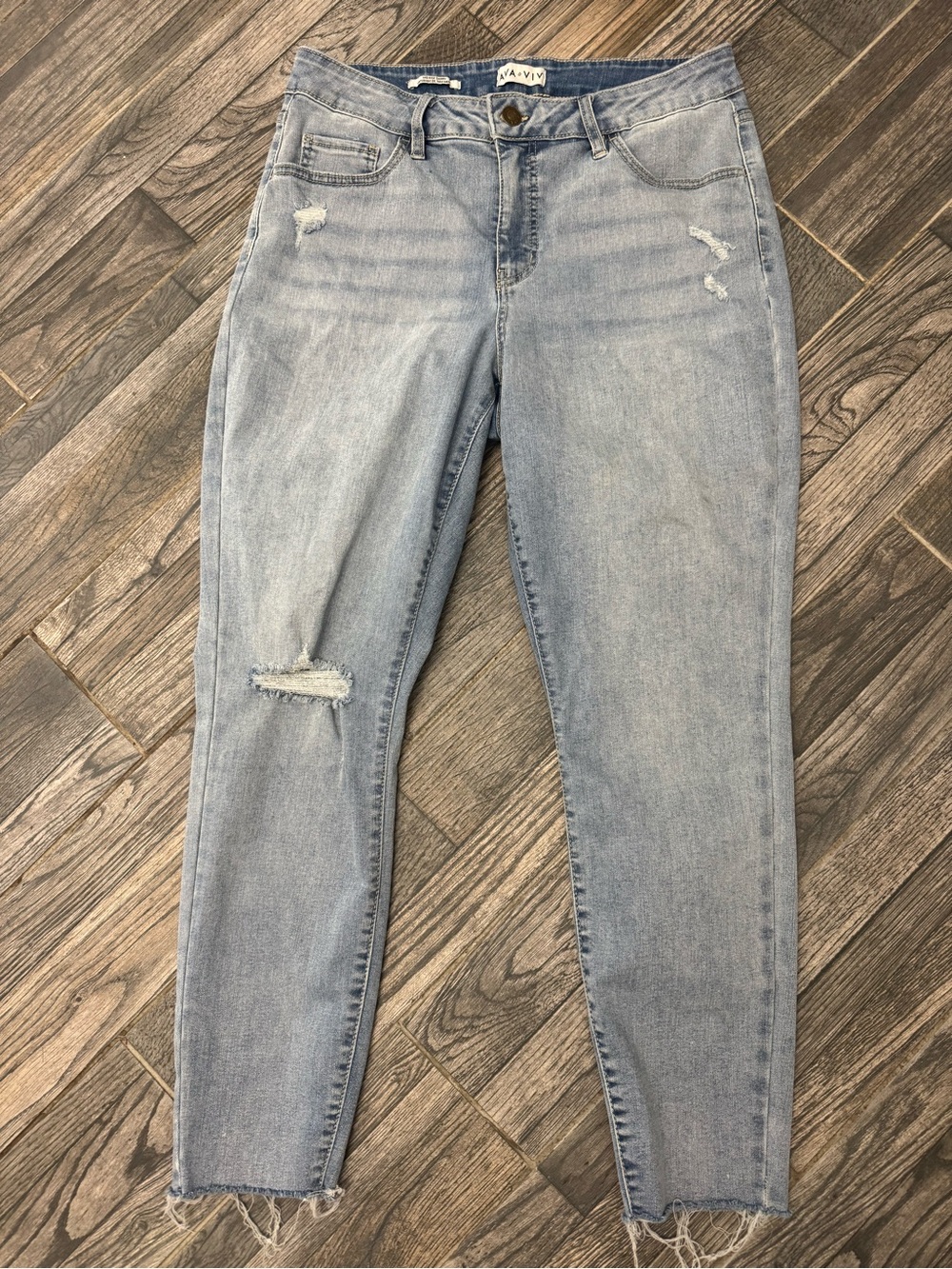 Ava & Viv Women’s Mid Rise Skinny Distressed jeans - size 16